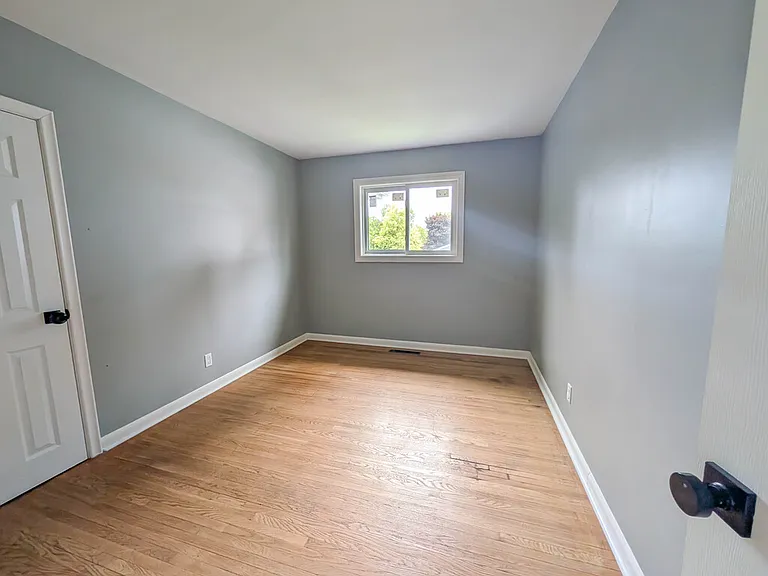 6332 Sherwood Rd — Photo 14