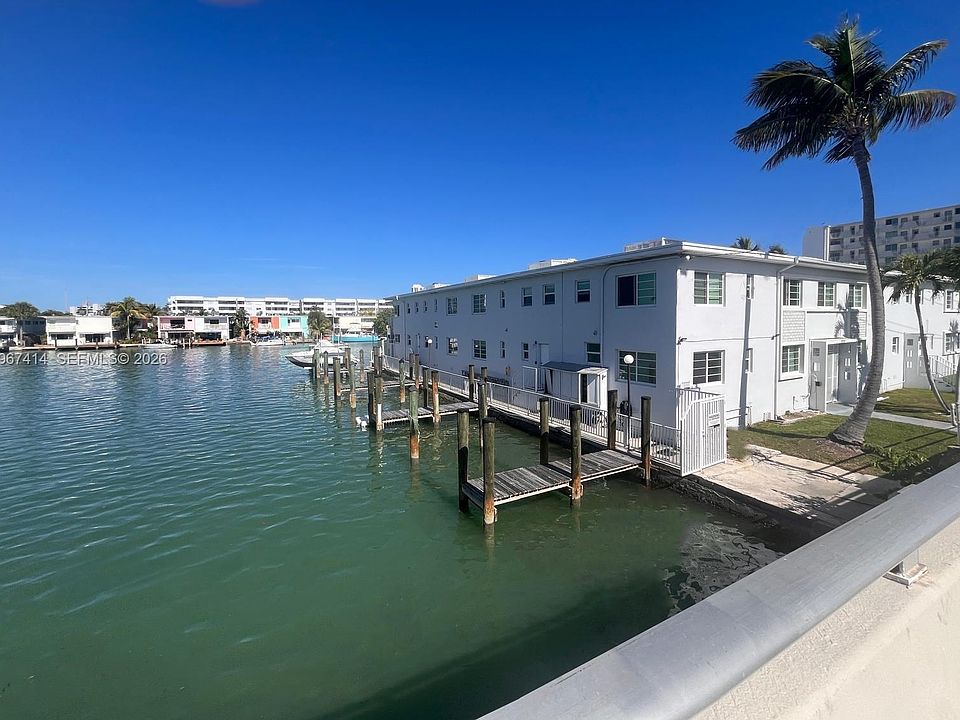 1st image of 7207 Bay Dr #25