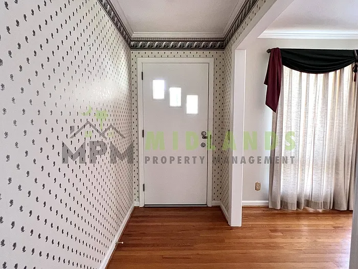 3 bed, 2.0 bath, 1700 sqft, $1,800 — Photo 2
