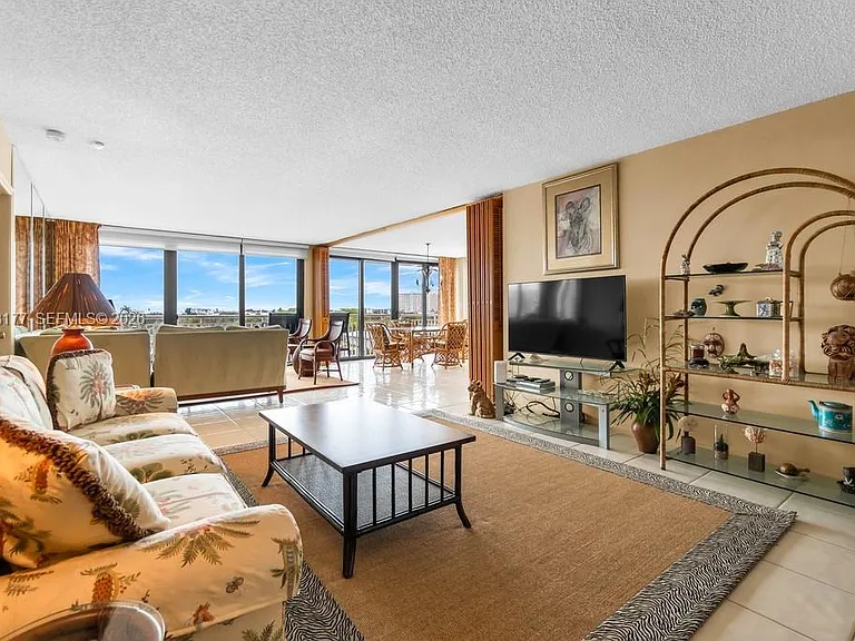 3100 NE 48th St #514 — Photo 9
