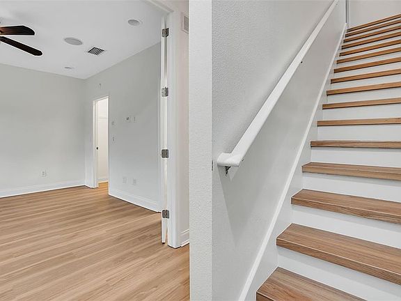 4th image of 111 N ALBANY AVENUE #16
