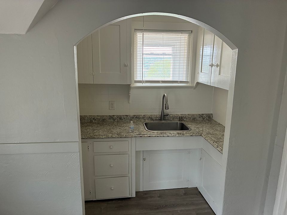 1st image of 6 Peach Ave #3