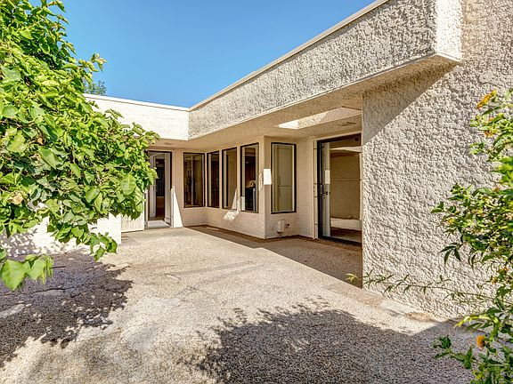 3rd image of 1433 Versailles Dr