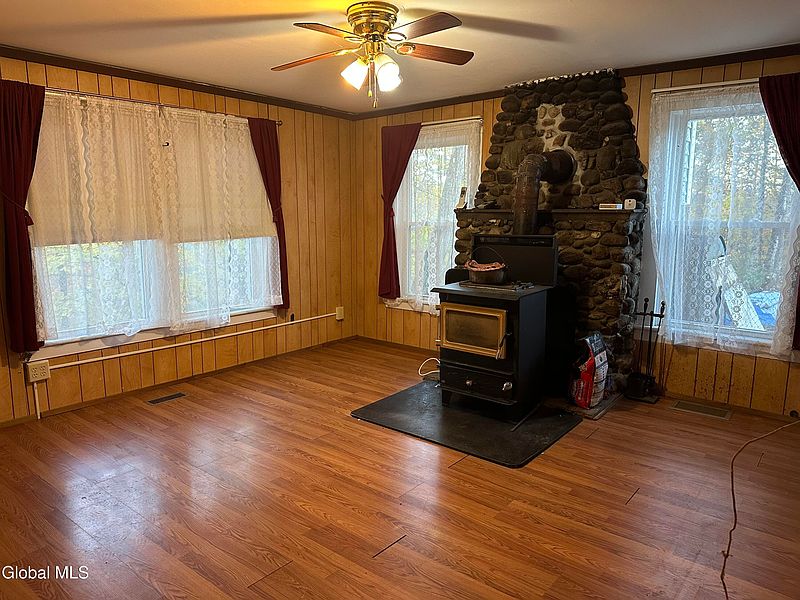 3rd image of 33 Hill Cottage Road