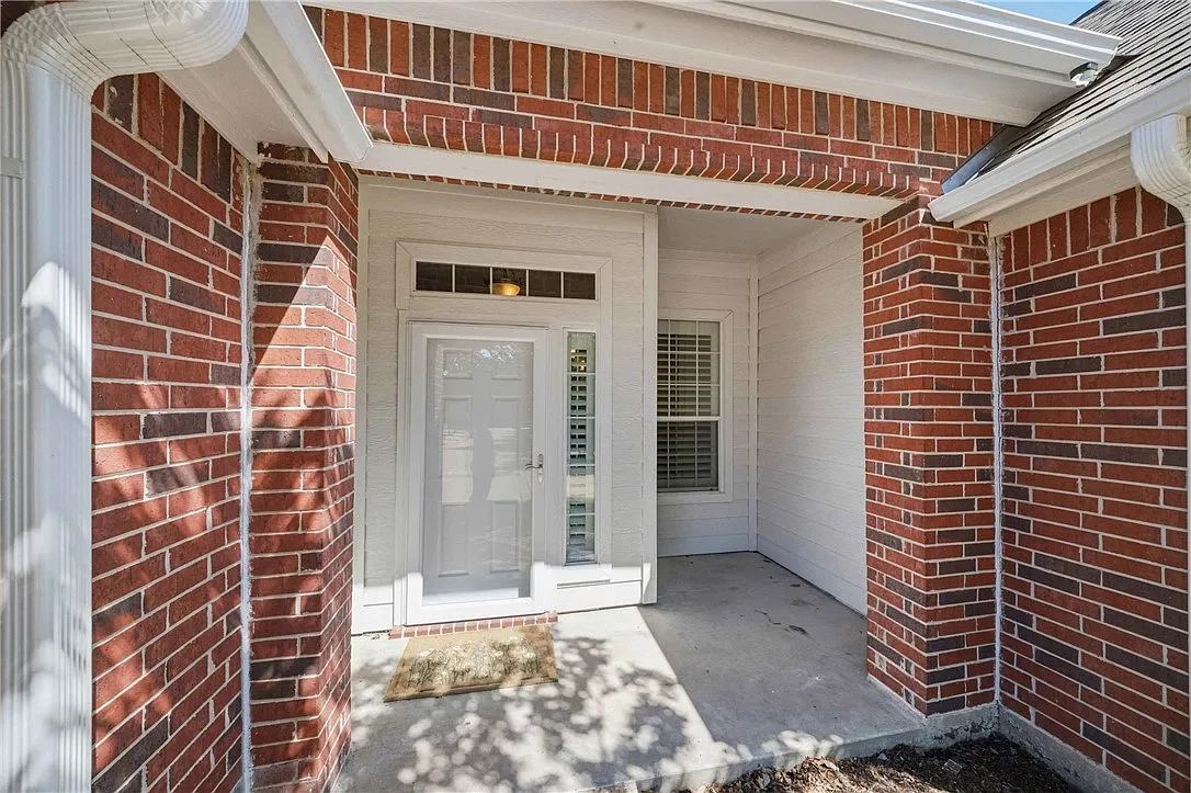 3 bed, 1790 sqft, $2,000 — Photo 2