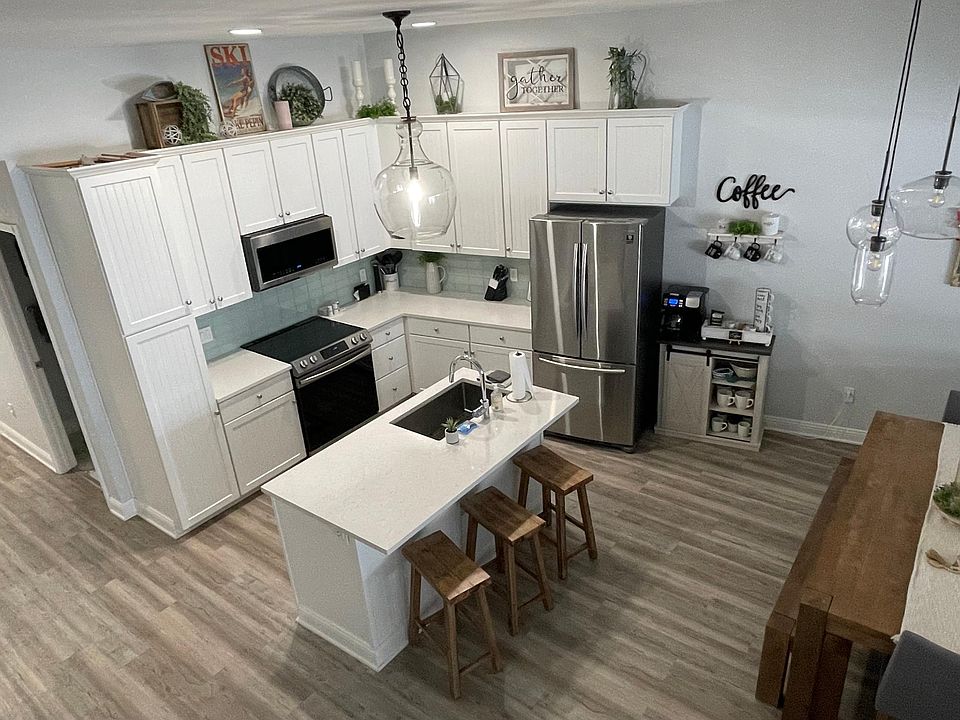 1st image of 1702 N Lakeshore Dr #2