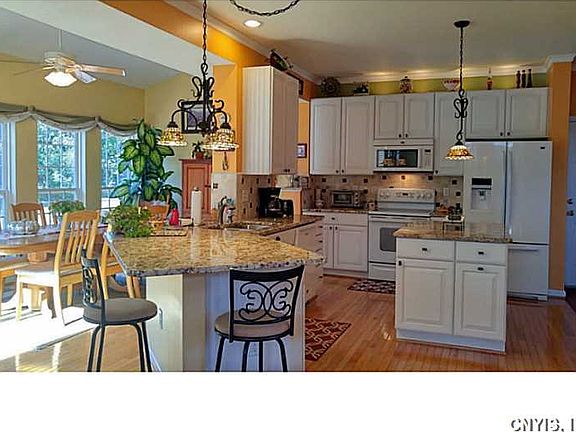 3rd image of 127 Golden Meadows Way