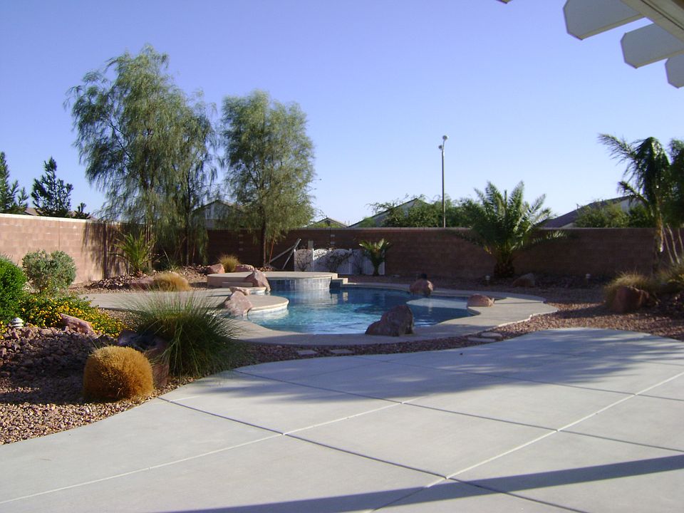 Large pool area 