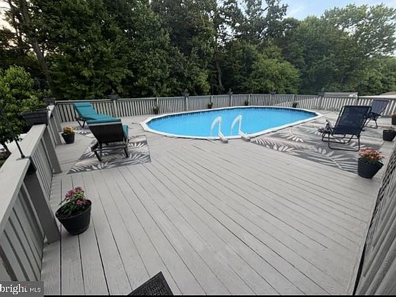 5th image of 4233 Greys Run Cir