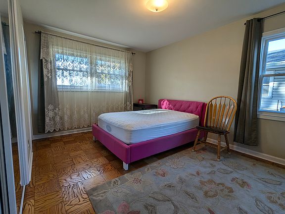 5th image of 220 Mulberry Ln