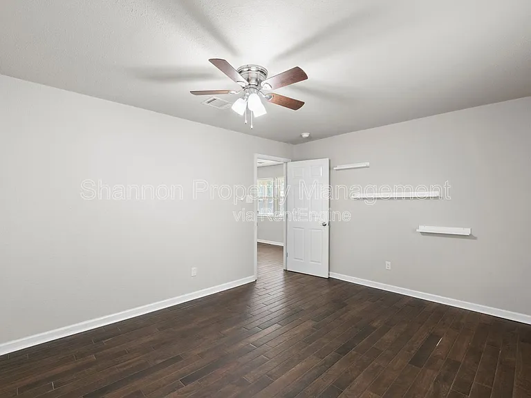 709 E 41st St — Photo 16