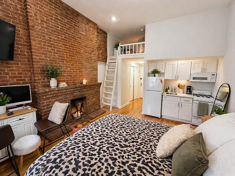 67 W 73rd St #2C — Photo 3