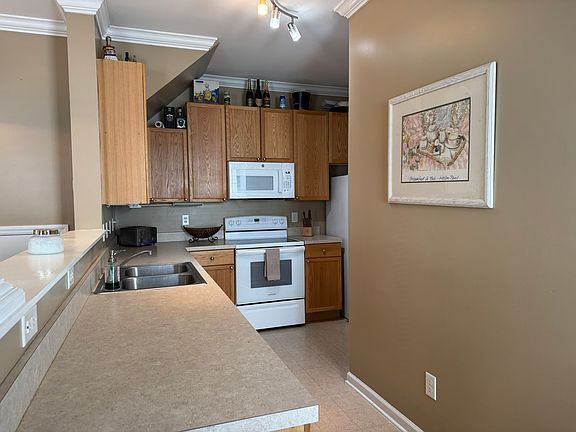 2nd image of 2044 Metacomet Way