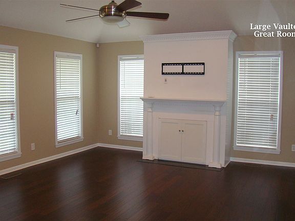 3rd image of 928 Huntington Dr