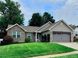 1513 Hawkins Corners Dr, Fenton, MO 63026