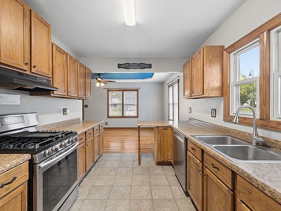 5th image of 110 W Mississippi Ave