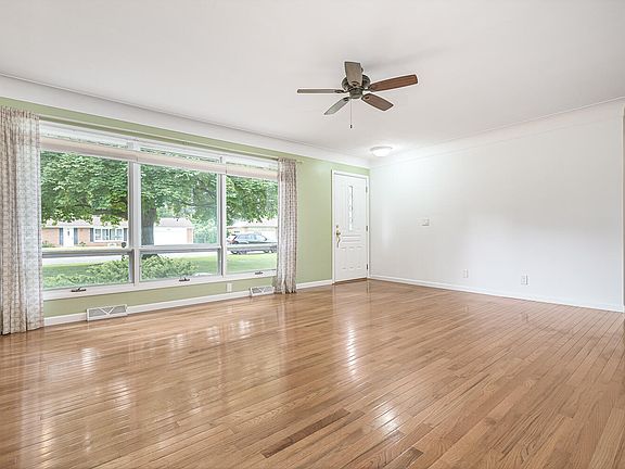 4th image of 10546 S Westnedge Ave