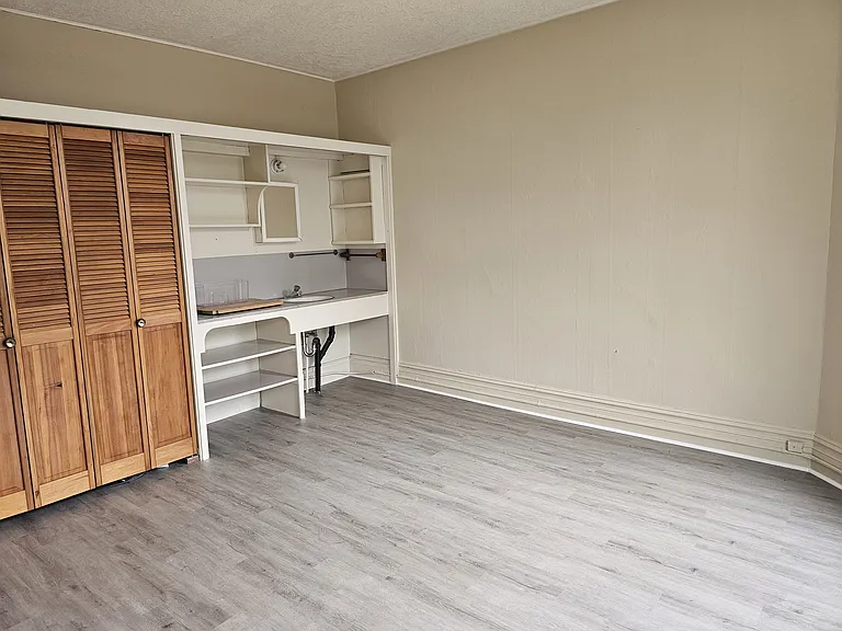 2124 NW Flanders St #1 — Photo 5