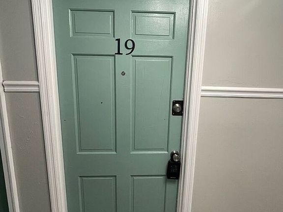 2nd image of 208 Lakeshore Dr APT 19