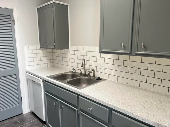 5822 7th St, Lubbock, TX 79416