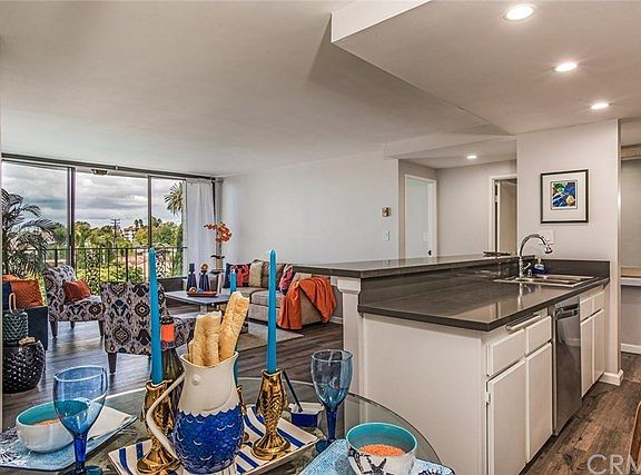 4th image of 2601 E Ocean Blvd Unit 403