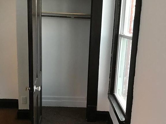 4th image of 525-527 Kelton Ave