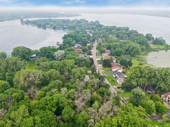 2nd image of 115 Peninsula Rd #1