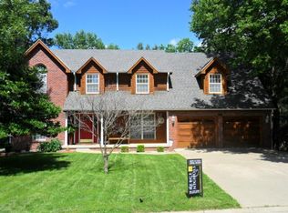 521 Raintree Dr, Saint Joseph, MO 64506