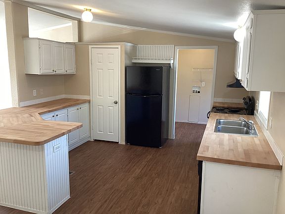 4th image of 898 Bandera St #460