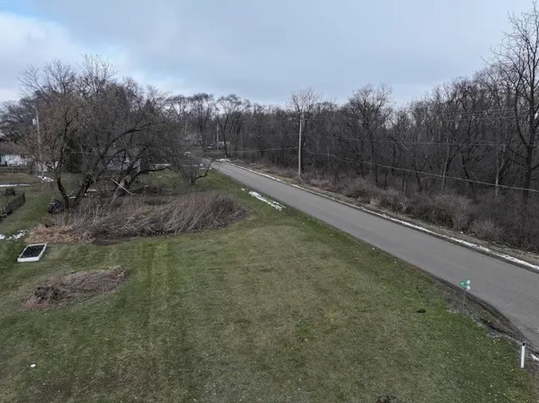 34 Ervin Pl, Sussex, WI 53089