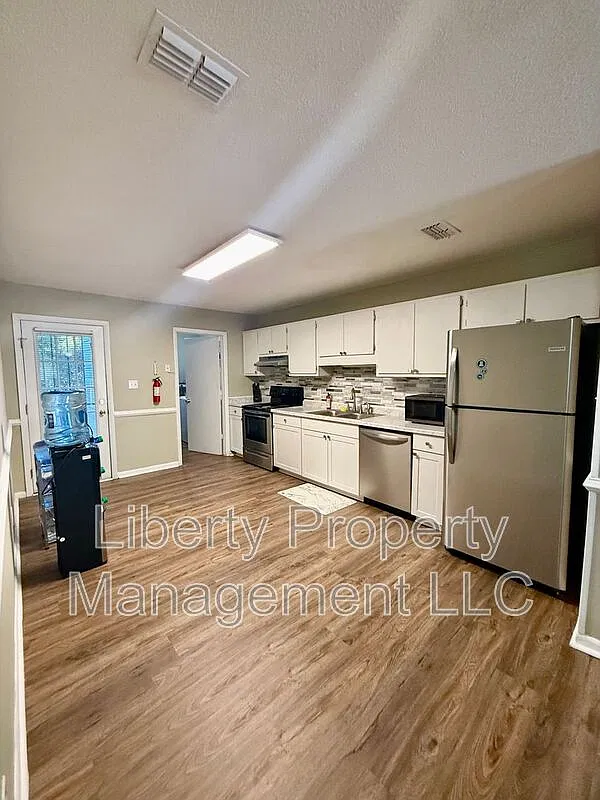 2 bed, 1.5 bath, 900 sqft, $1,150 — Photo 4