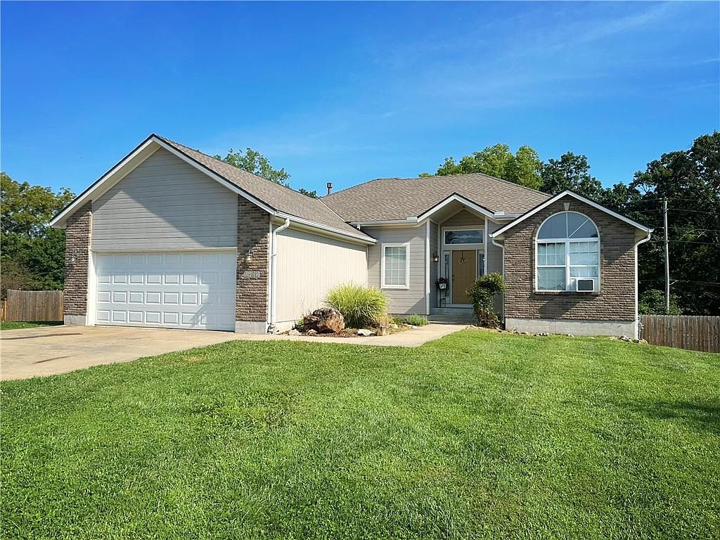 1405 Matthes Ln, Pleasant Hill, MO 64080 | Zillow