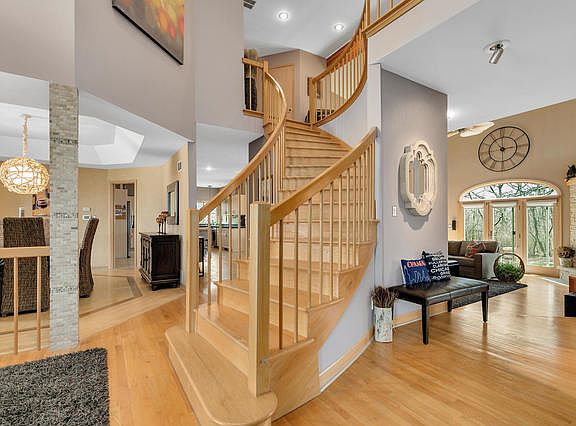 3rd image of 14730 Fox Hollow Ln