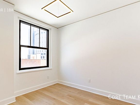 3rd image of 917 McGee St #526