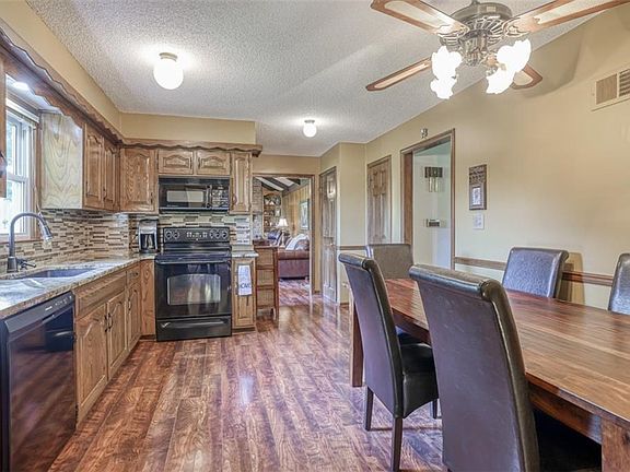 5th image of 1510 Farview Rd