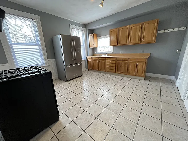 203 Howell St #1 — Photo 6