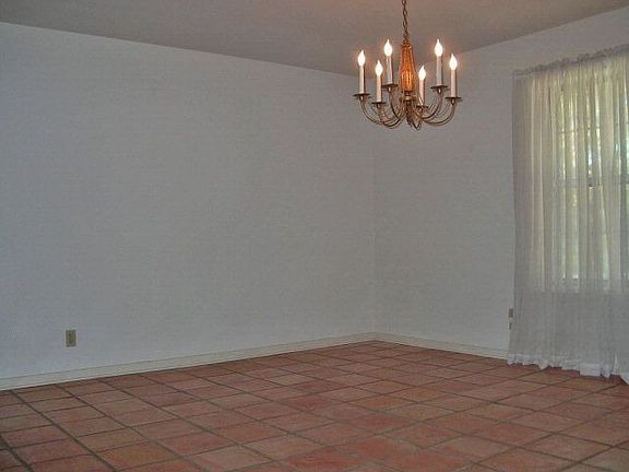 4th image of 2031 Briarwood Cir