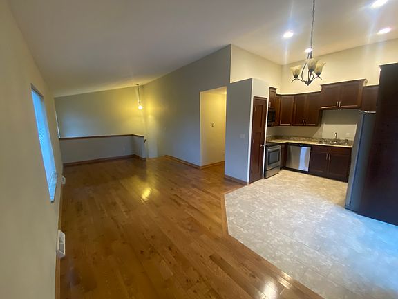 2nd image of 2425 Julianne St