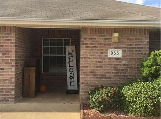 935 Willow Pond St, College Station, TX 77845