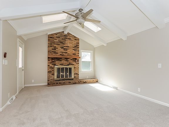 3rd image of 2840 Oakview Dr