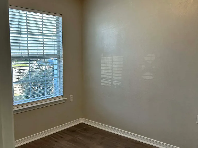 2329 Trailwood Dr — Photo 9