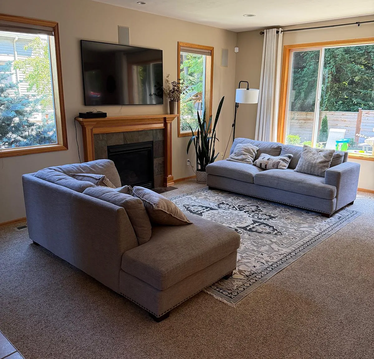 3 bed, 2.5 bath, 2193 sqft, $4,900 — Photo 2