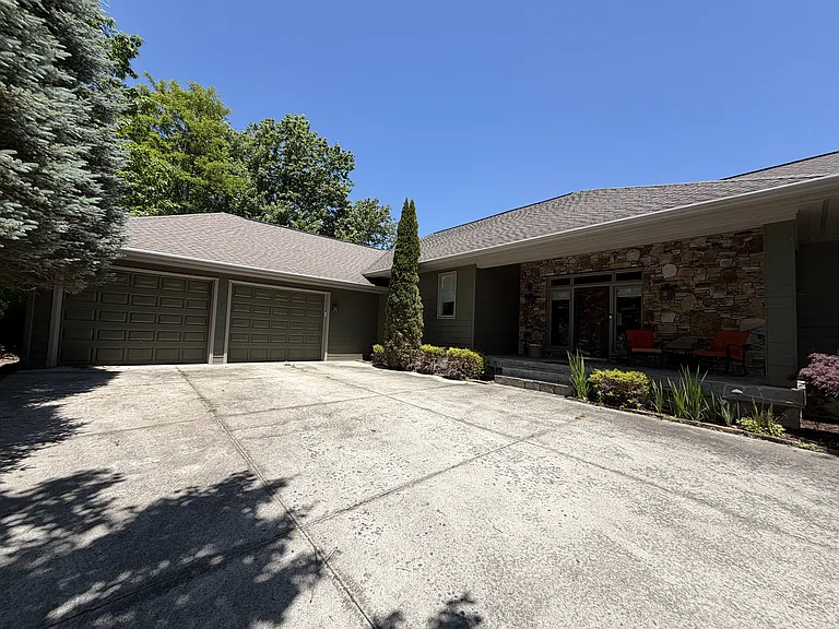 139 Summit Dr — Photo 38