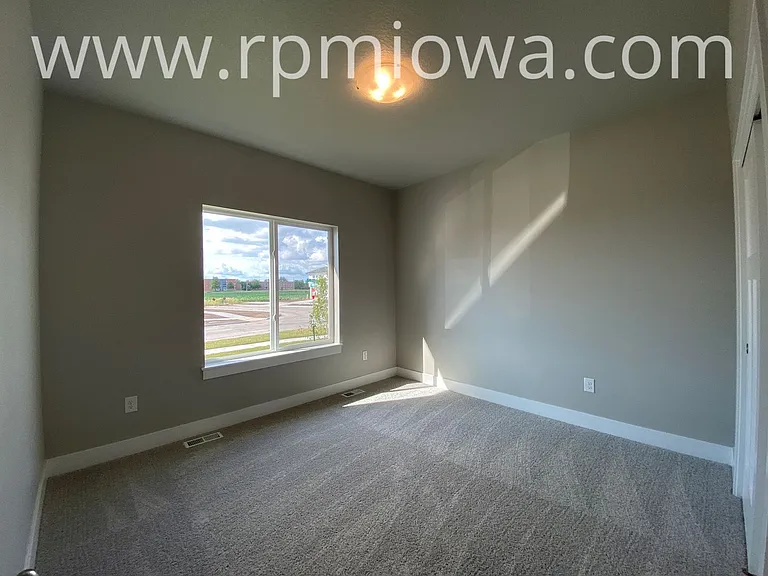 740 SE Drumlin Dr — Photo 11