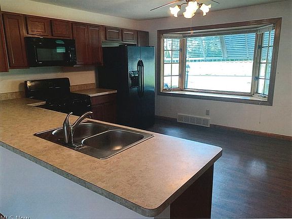 2nd image of 1024 Rosealee Ave