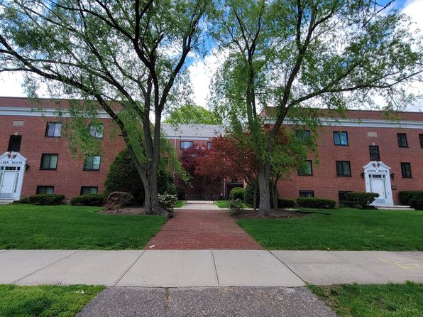 576 Whitney Ave #K22