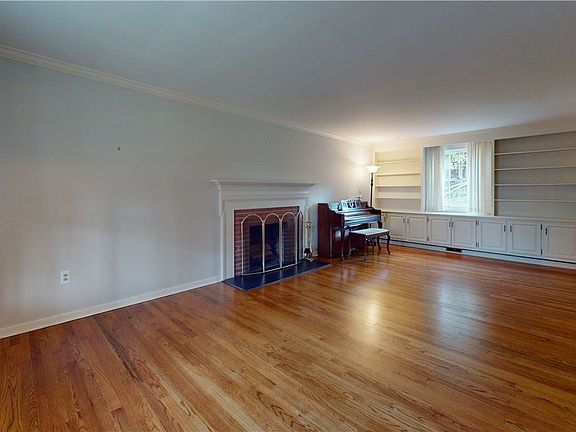 2nd image of 101 Ascot Pl