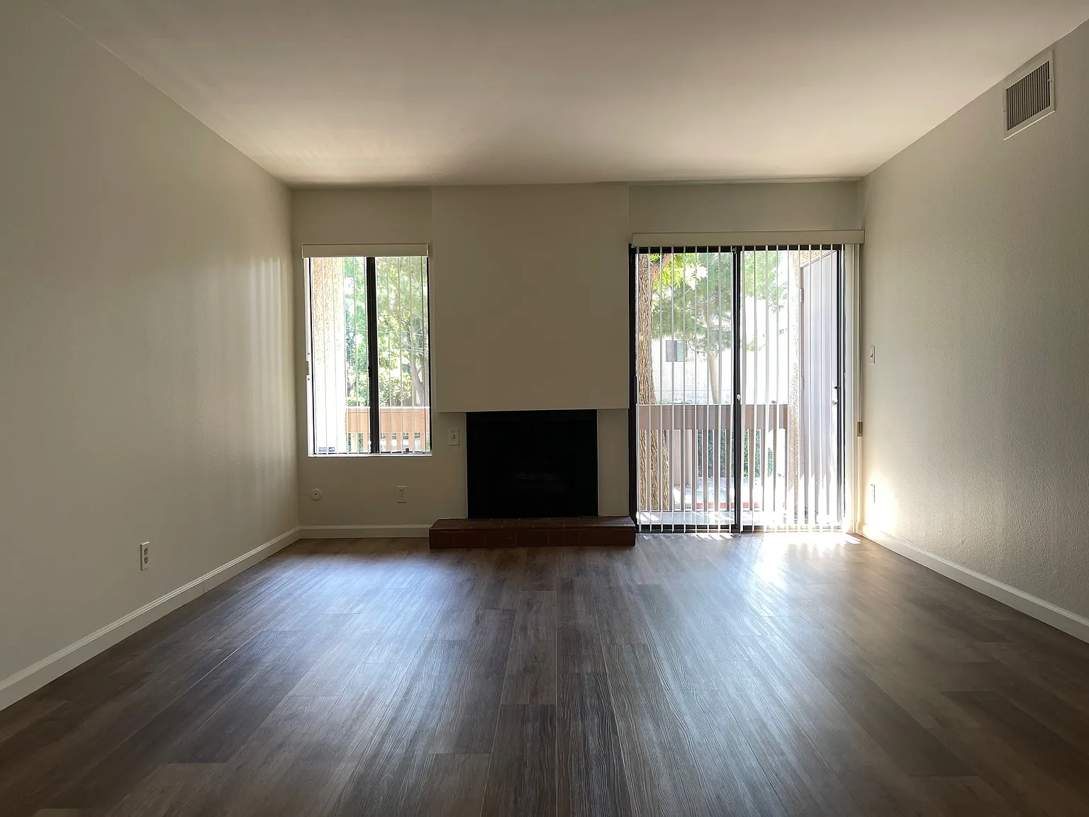 2 bed, 1.5 bath, 979 sqft, $2,895 — Photo 4
