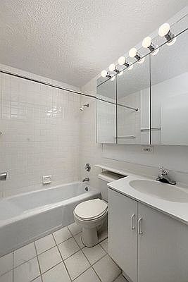 5th image of 154 E 29th St #1306