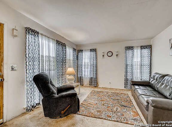 4th image of 70 Storeywood Dr